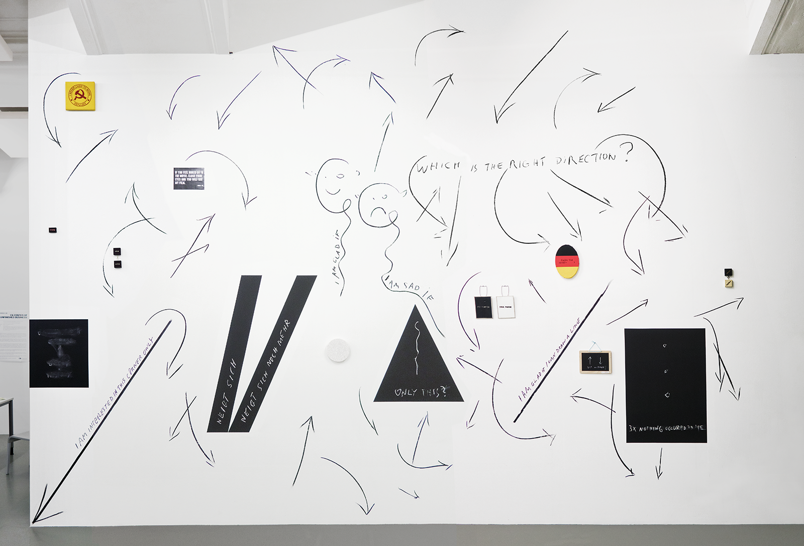 Endre T&oacute;t: VERY SPECIAL PIECES (1973-2023), 2023 - Kunstpfeil_080 von Hannes Kater. Foto: Hannes Kater