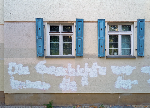 Schriftnahe Grafik III  bzw. &uuml;bermalte Schrift. Foto von Hannes Kater