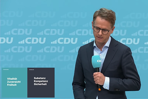 Carsten Linnemann pitcht  Screenshot (Ausschitt) aus einer abgefilmten Presskonfernz im Konrad-Adenauer-Haus, September 2023