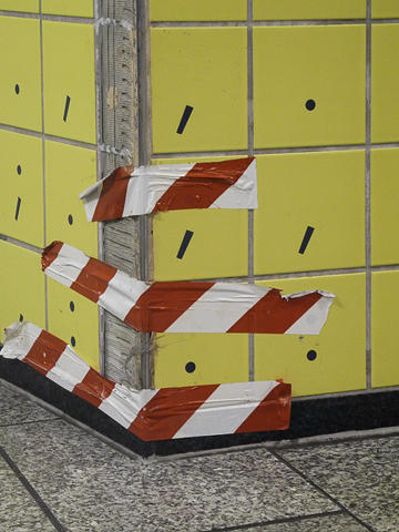 kaputte Zeichenwelt  Foto: Hannes Kater